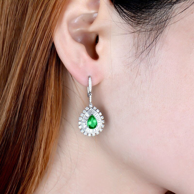 18Kt White Gold 2.02ct Emerald Earrings with Diamonds
