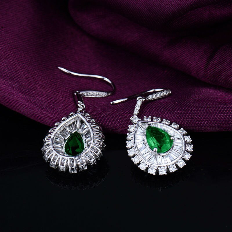 18Kt White Gold 2.02ct Emerald Earrings with Diamonds