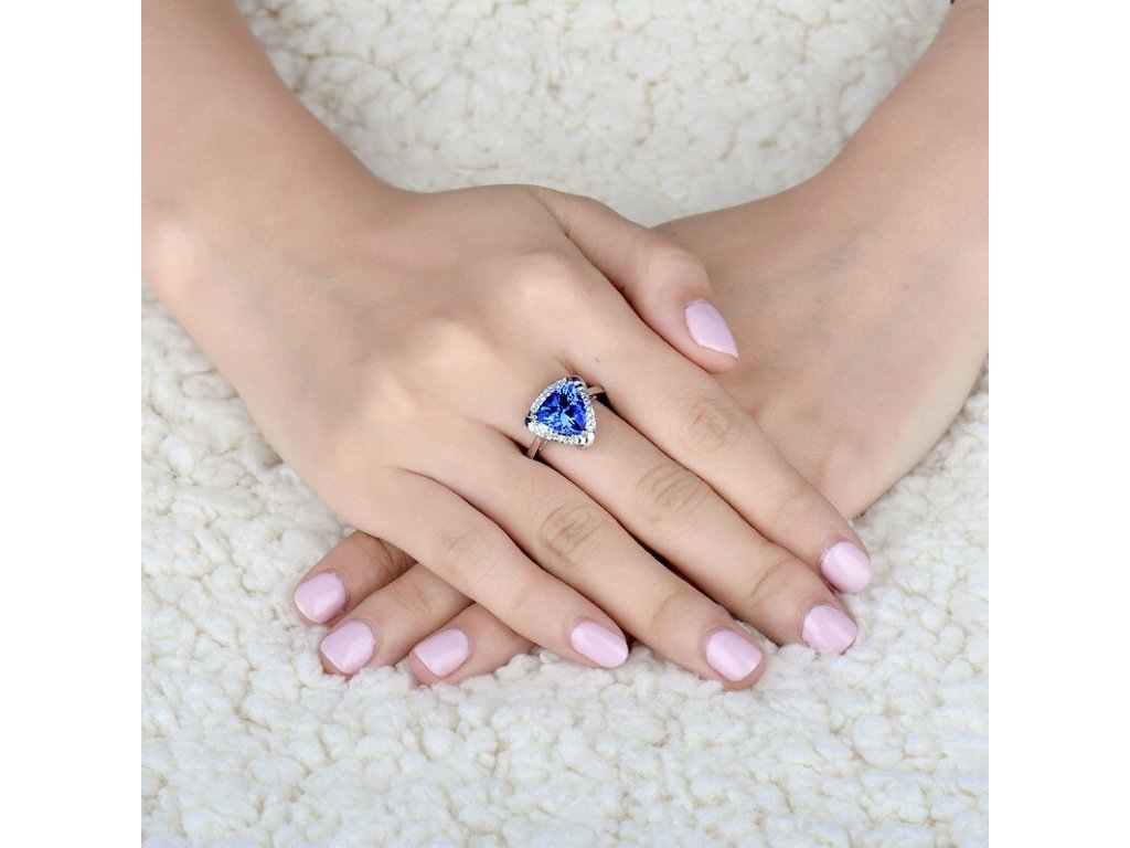 18Kt White Gold 2.75ct Tanzanite Ring with Diamonds