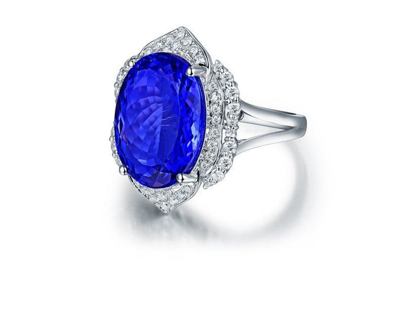 18Kt White Gold 8.45ct Tanzanite Ring with Diamonds