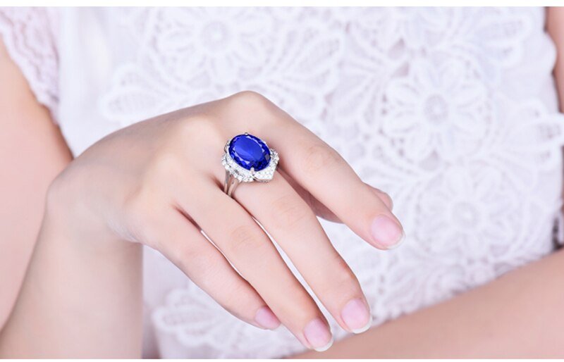 18Kt White Gold 8.45ct Tanzanite Ring with Diamonds