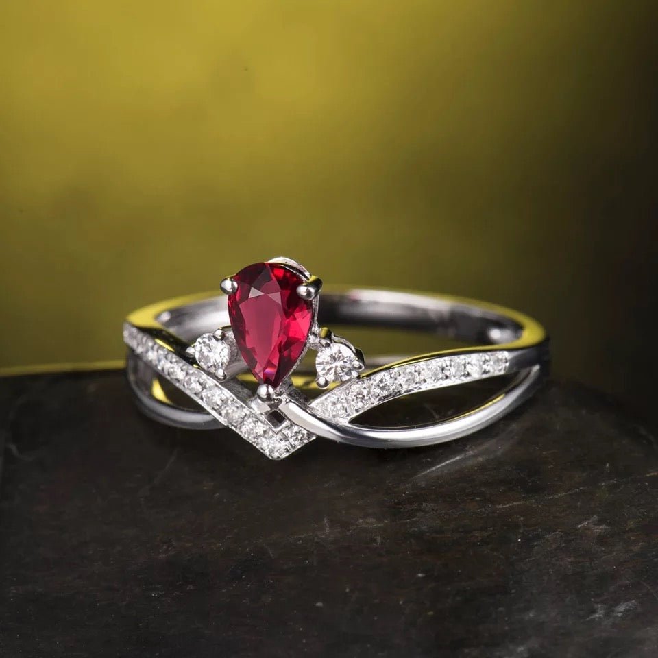 18Kt White Gold Diamond 0.49 ct Ruby Ring