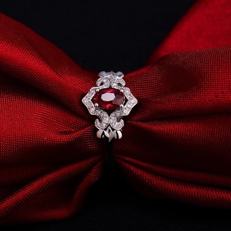 18Kt White Gold Diamond 0.80 ct Ruby Ring