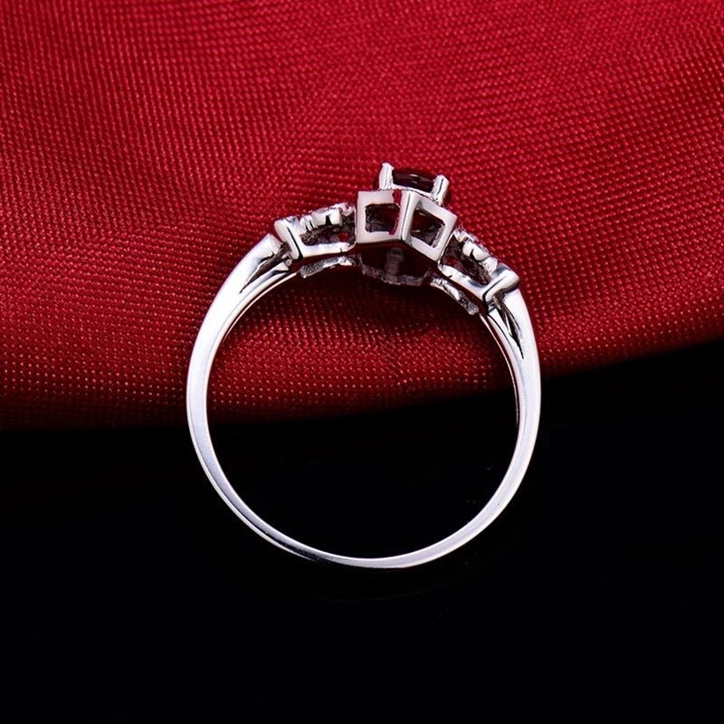 18Kt White Gold Diamond 0.80 ct Ruby Ring