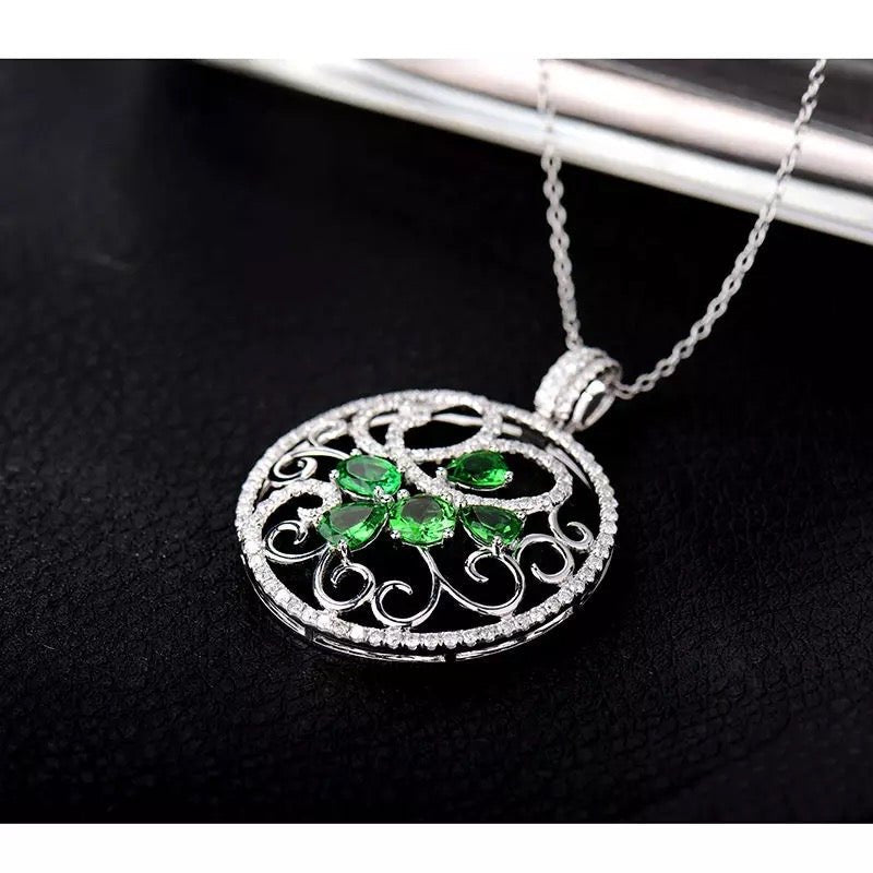 18Kt White Gold Diamond 1.67 ct Tsavorite Pendant