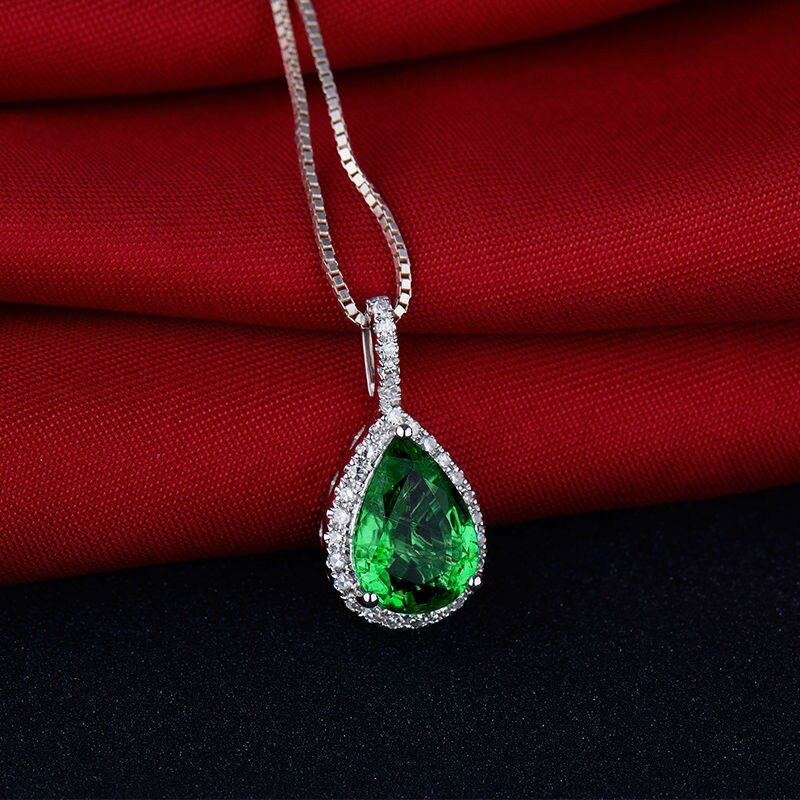 18kt White Gold Diamond 2.02 ct Emerald Pendant