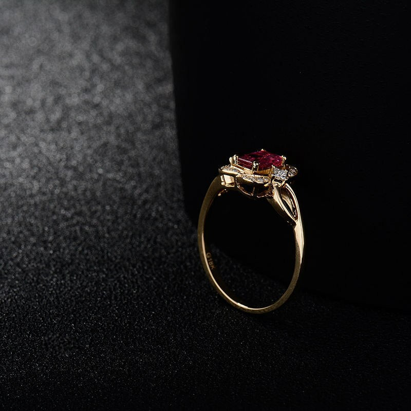 18kt Yellow Gold & 0.55 ct Tourmaline Ring