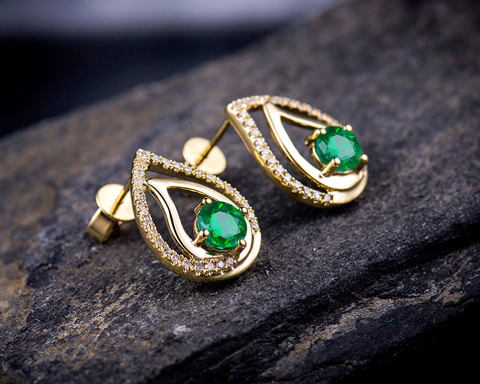 18Kt Yellow Gold 1.25ct Tsavorite Earrings with Diamond