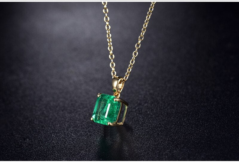 18Kt Yellow Gold 2.50 ct Emerald Pendant (Unisex)