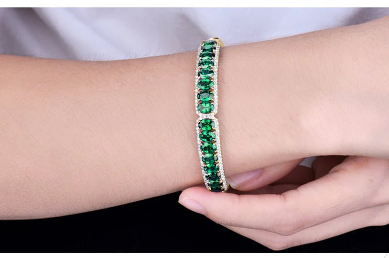18Kt Yellow Gold 8.00 ct Emerald Bracelet with Natural Diamond