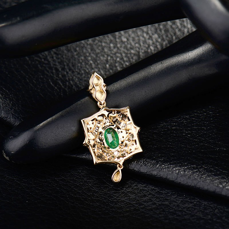 18Kt Yellow Gold Diamond & 0.60 ct Emerald Pendant