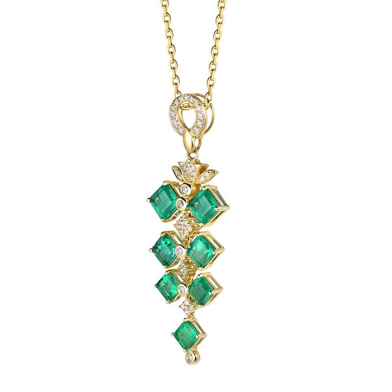 18Kt Yellow Gold Diamond & 4.40 ct Emerald Pendant