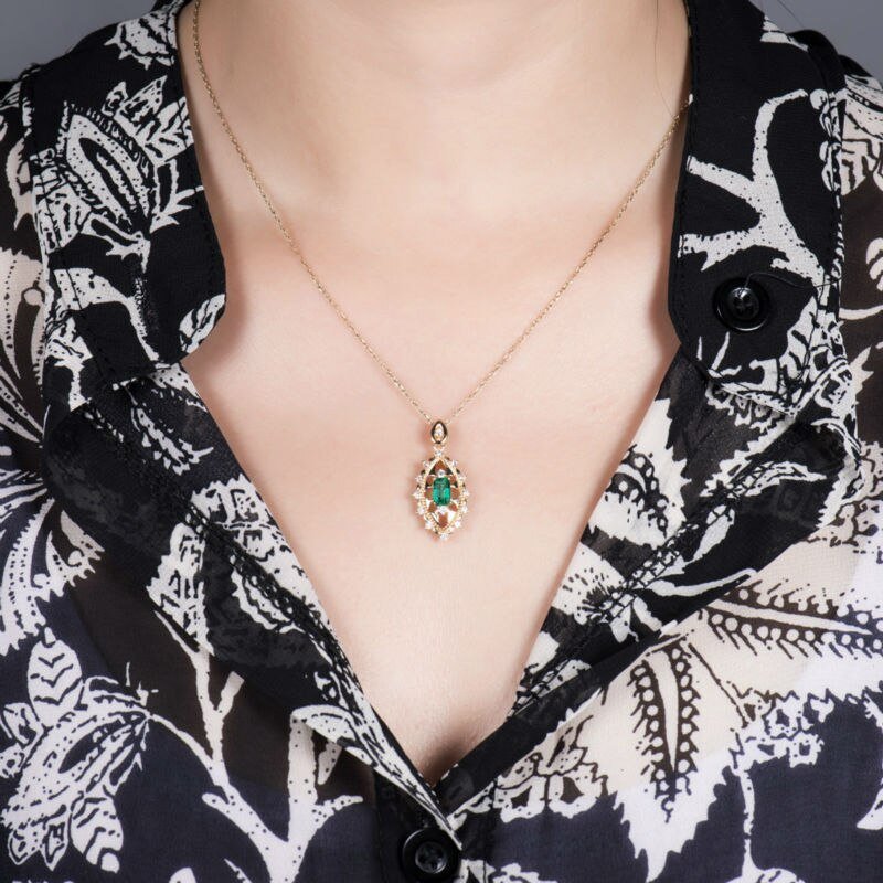 18kt Yellow Gold Diamonds 0.53 ct Emerald Pendant