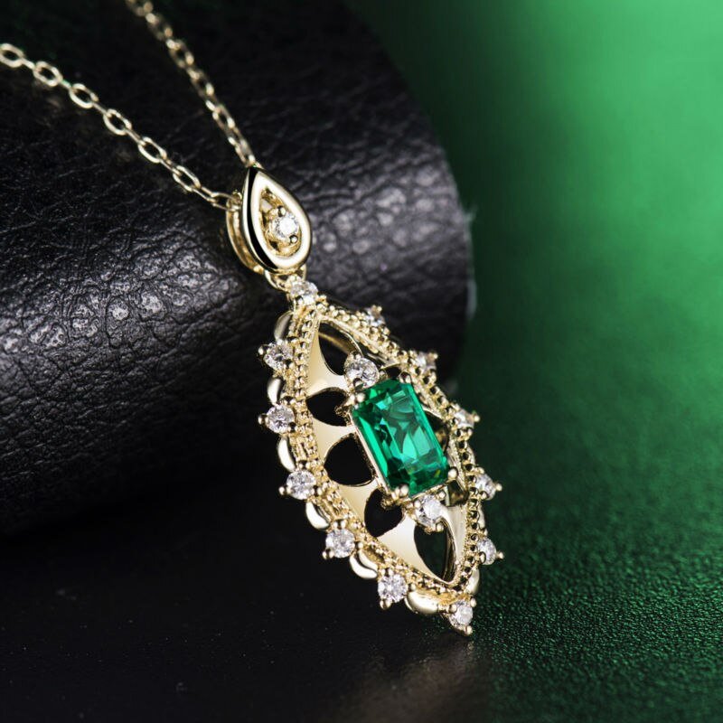 18kt Yellow Gold Diamonds 0.53 ct Emerald Pendant