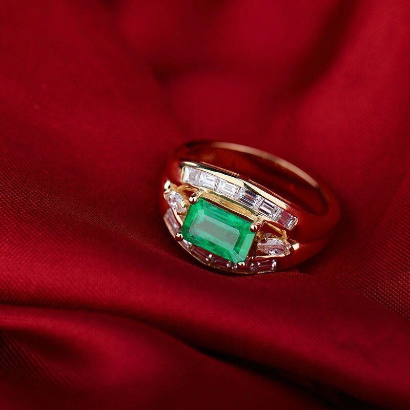 18kt Yellow Gold Natural Diamond & 1.60ct Emerald Ring