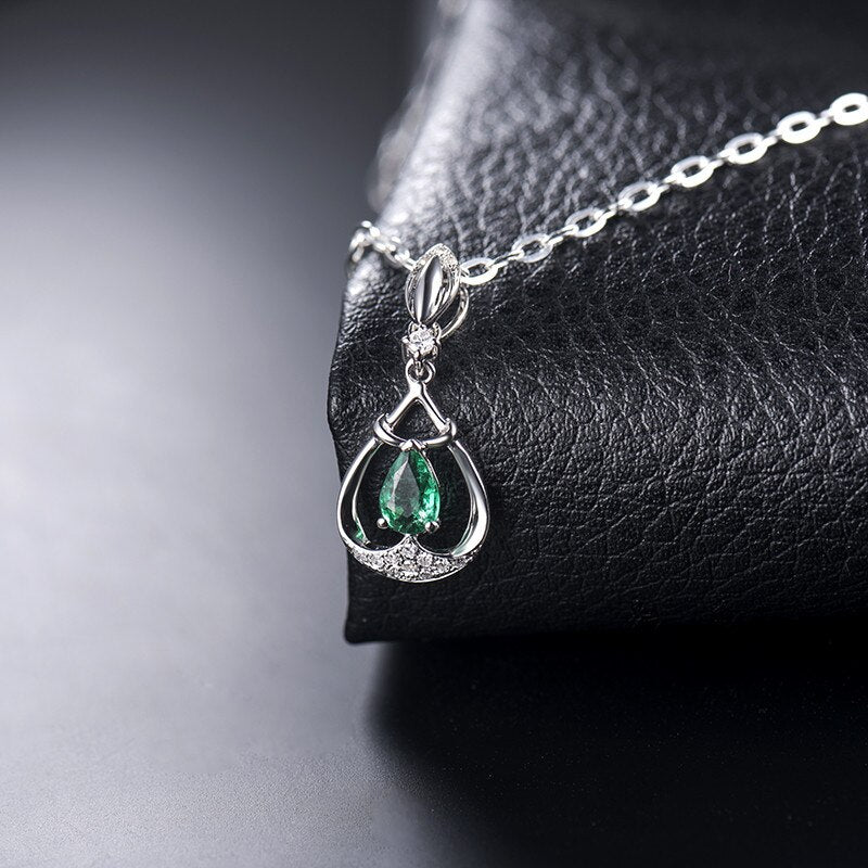 18kt White Gold 0.28 ct Emerald Pendant