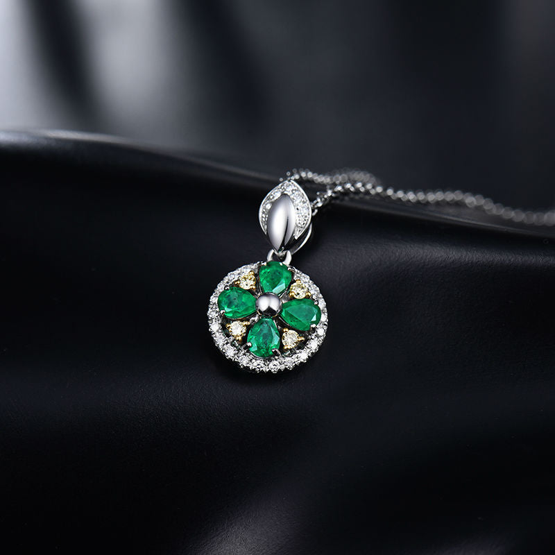 18kt White Gold 0.69 ct Emerald Pendant