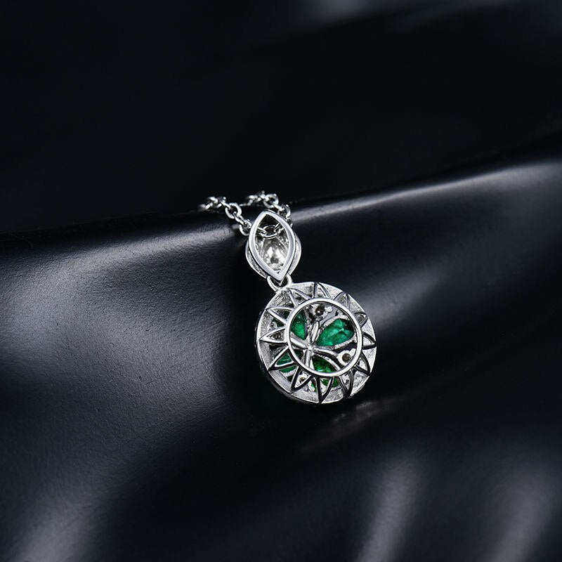 18kt White Gold 0.69 ct Emerald Pendant