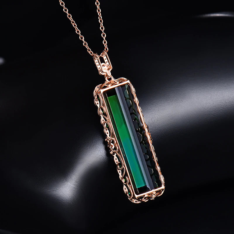Přívěsek z 18kt růžového zlata s 23,29 ct zeleným turmalínem 