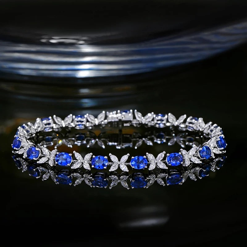 Náramek ze 18kt bílého zlata s 6,97 ct safírem a diamanty 