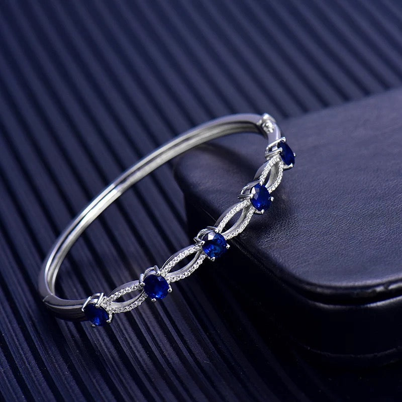 18Kt White Gold 2.50 ct Sapphire Bracelet with Diamonds 0.76 ct