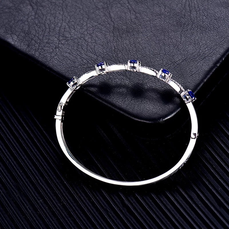 18Kt White Gold 2.50 ct Sapphire Bracelet with Diamonds 0.76 ct