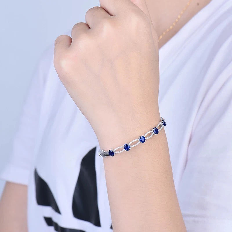 18Kt White Gold 2.50 ct Sapphire Bracelet with Diamonds 0.76 ct