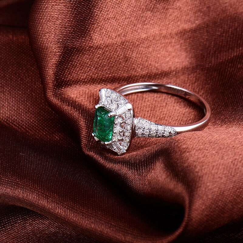 18K white gold natural emerald and diamond halo ring side profile